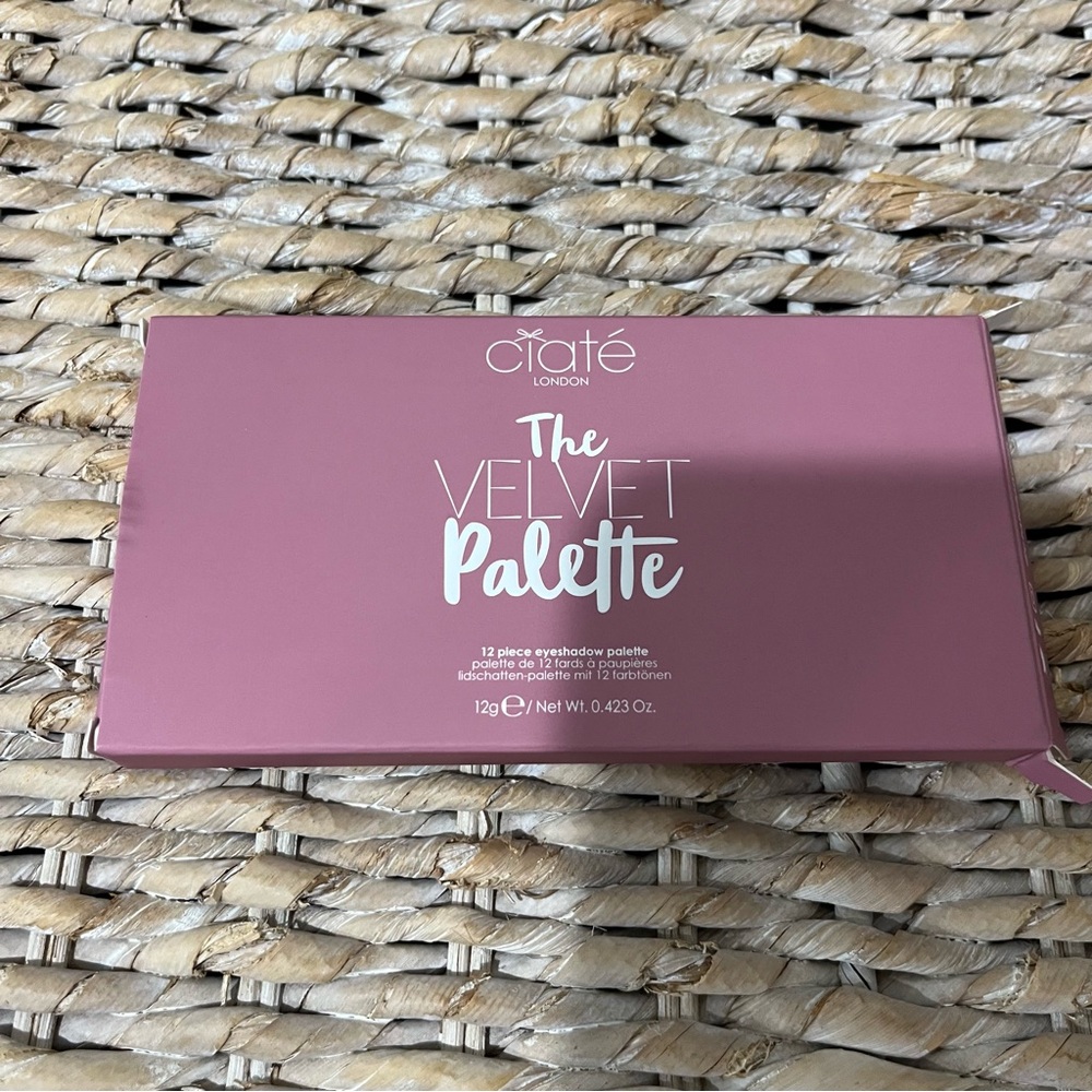 Ciate London THE VELVET PALETTE 12 Piece Eyeshadow NEW UNOPENED IN BOX Metallics - Picture 5 of 6